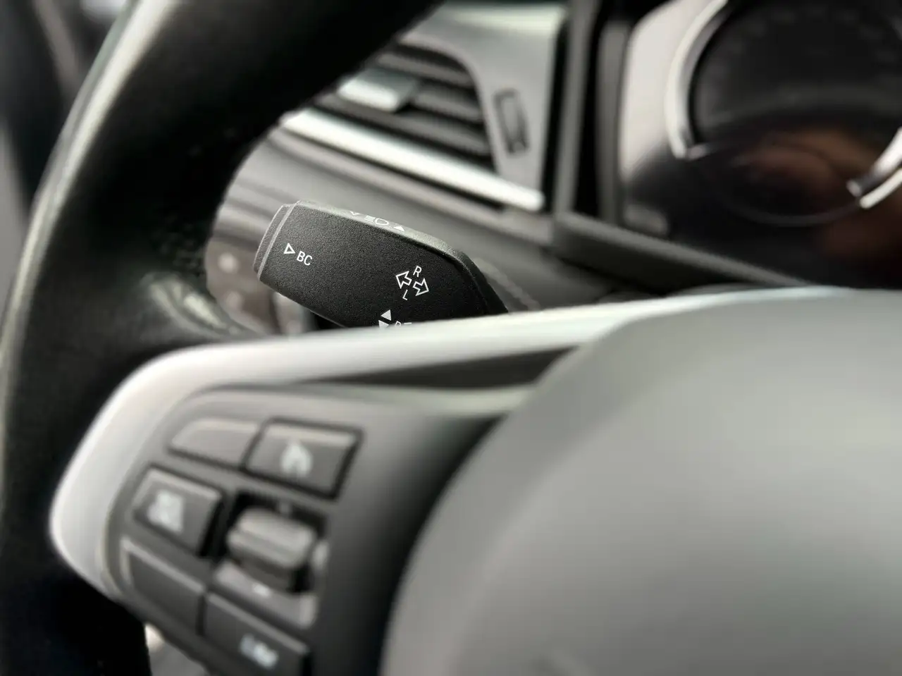 BMW 218 d xDrive Sport Line *1BESITZ*TEILLEDER*SPORTSIZ*HECKCAM*LED*AMBIENTE*ANHÄNGERK*, миниатюра 13