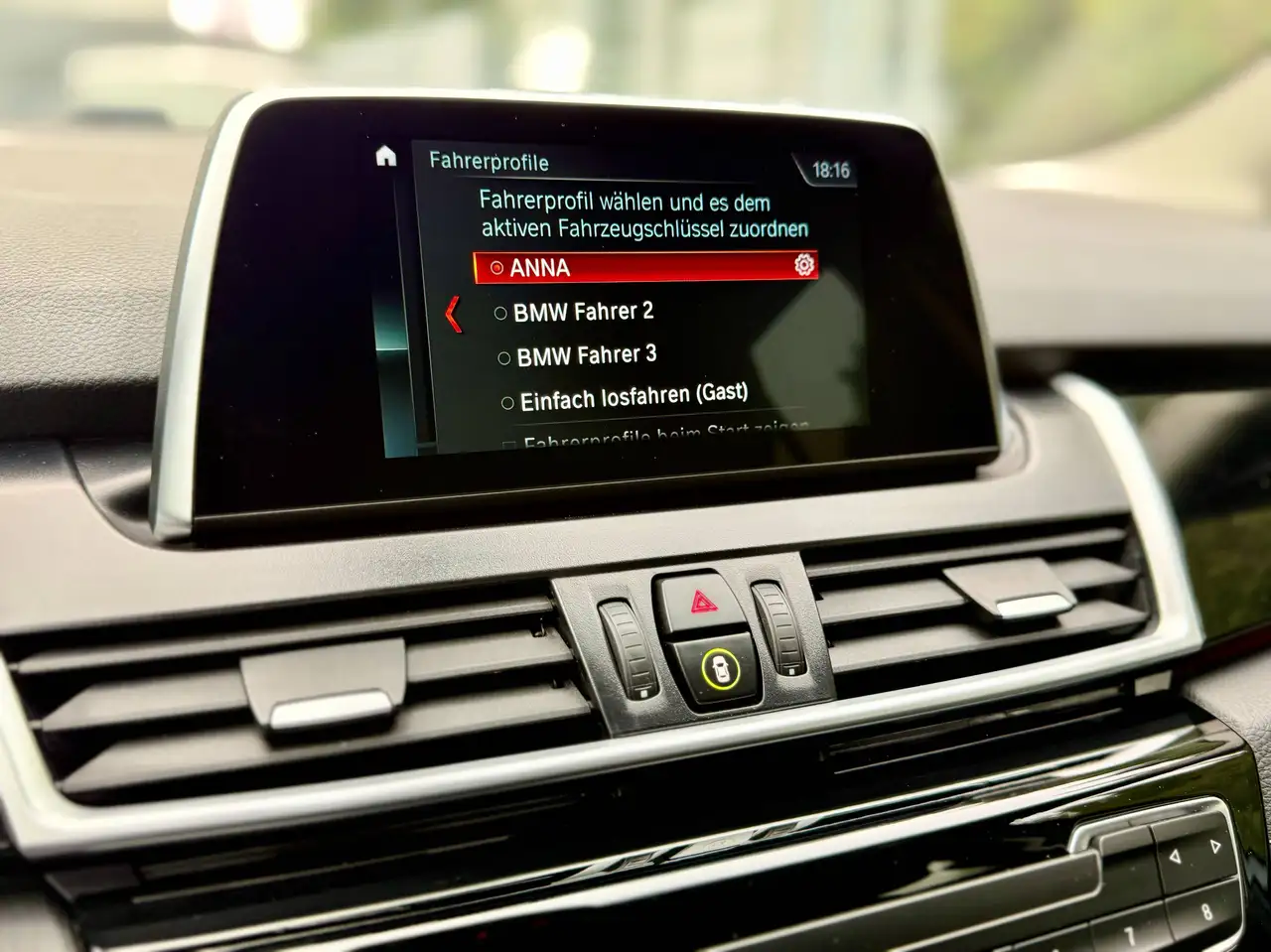 BMW 218 d xDrive Sport Line *1BESITZ*TEILLEDER*SPORTSIZ*HECKCAM*LED*AMBIENTE*ANHÄNGERK*, миниатюра 26
