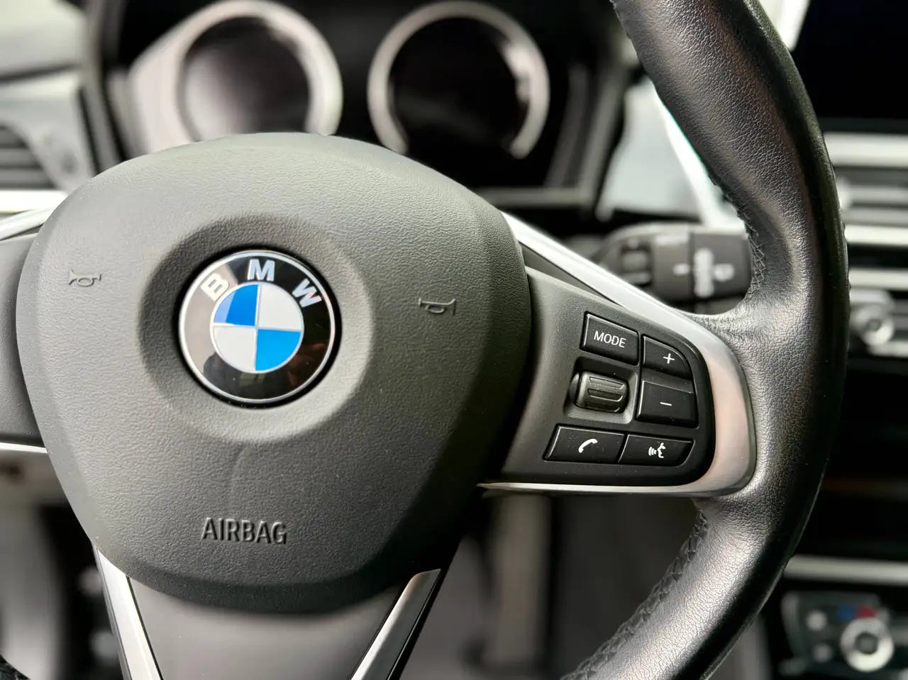 BMW 218 d xDrive Sport Line *1BESITZ*TEILLEDER*SPORTSIZ*HECKCAM*LED*AMBIENTE*ANHÄNGERK*, миниатюра 12