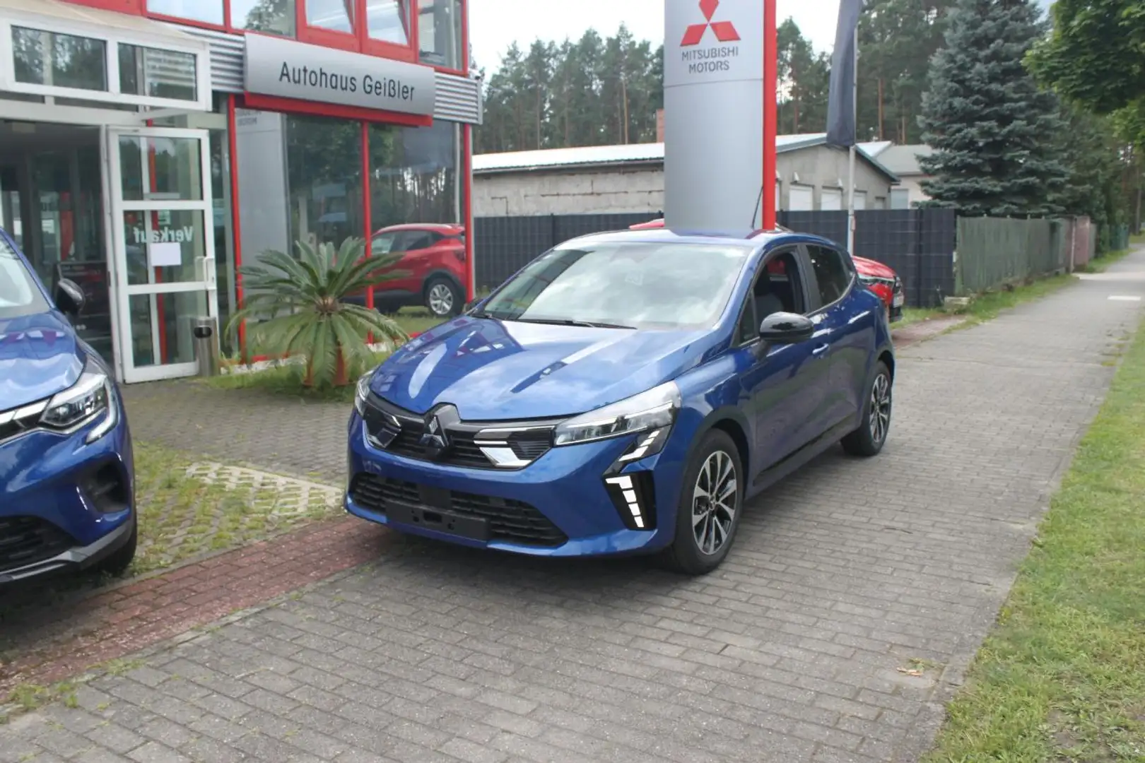 Mitsubishi Colt PLUS 1.0 T-Benziner 6-Gang Blau - 1