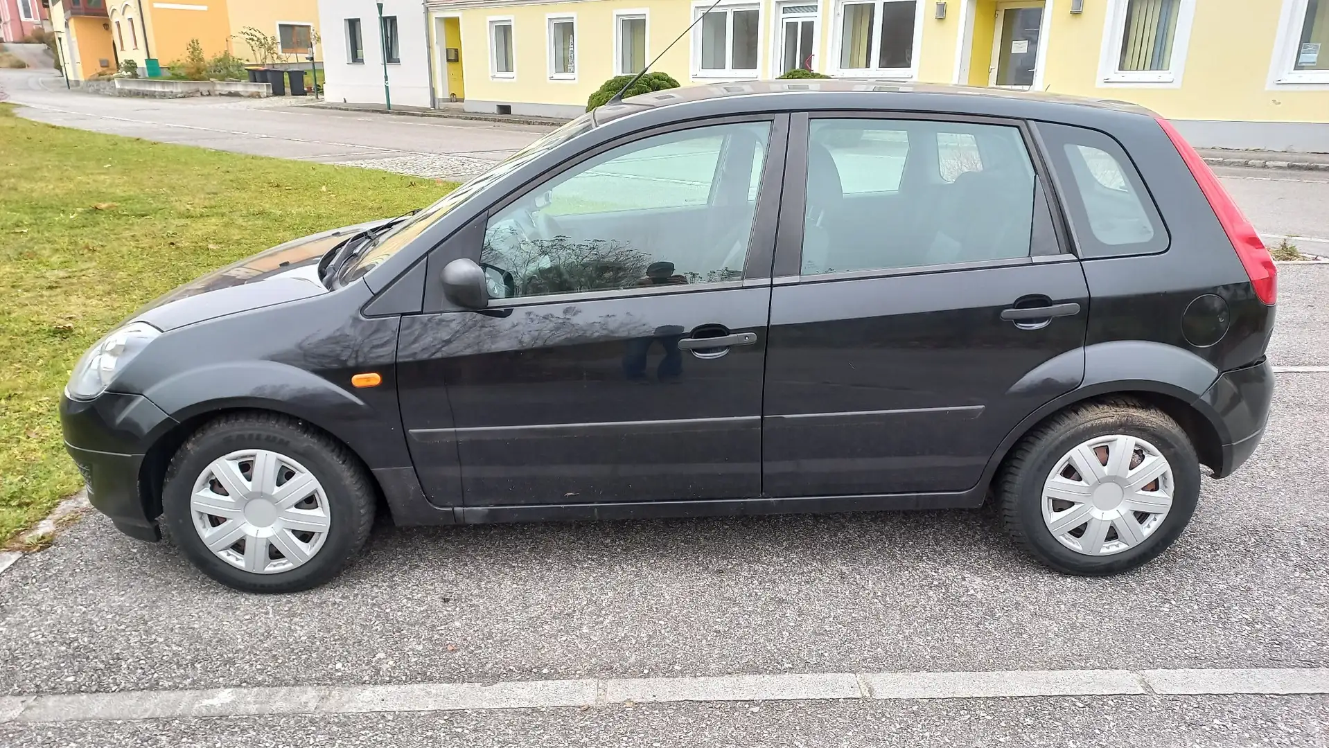Ford Fiesta Ambiente 1,3 8V - 2