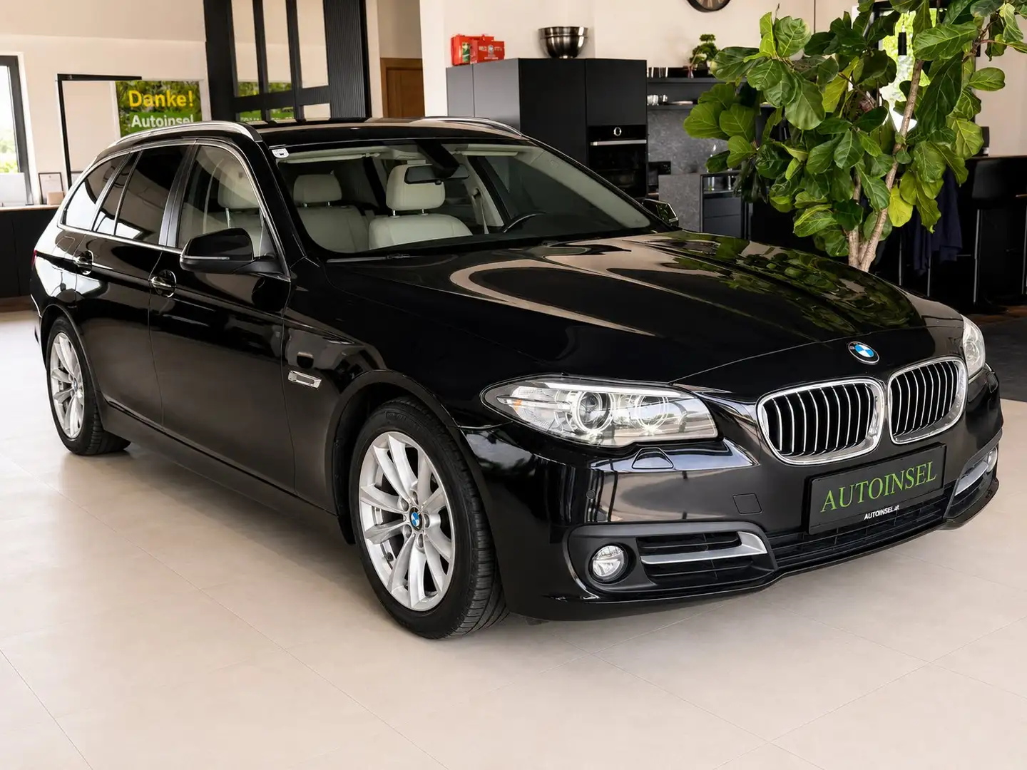 BMW 520 d xDrive AUT. Facelift Navi Schwarz - 2