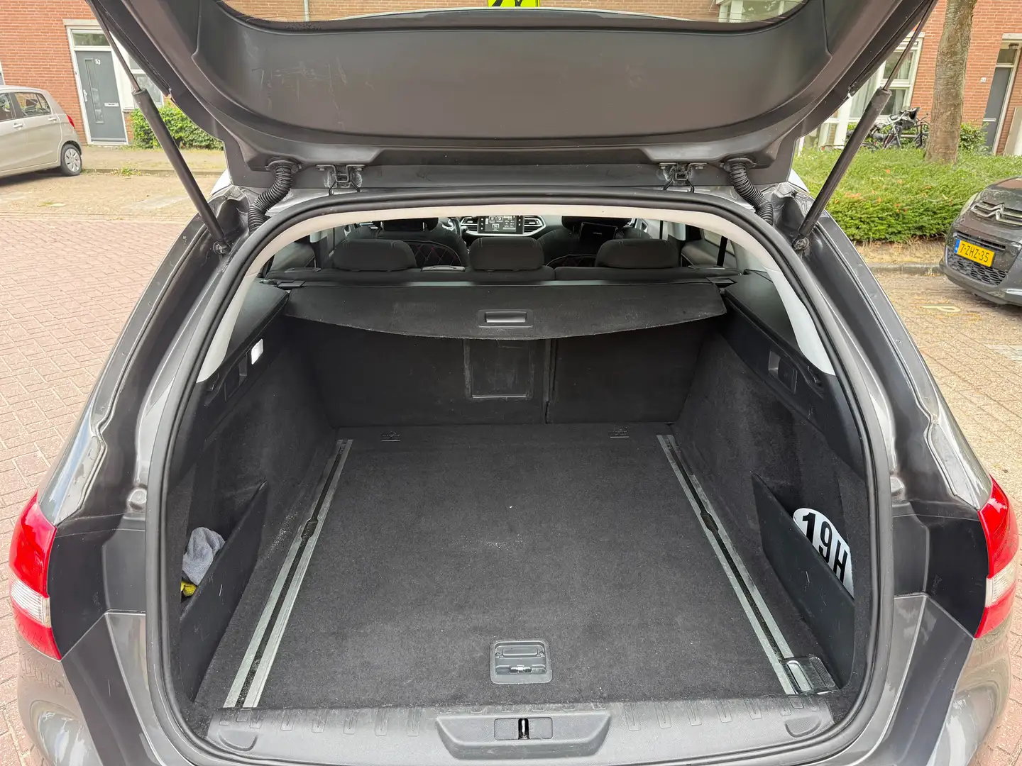 Peugeot 308 308 1.2 PureT.Blue L. Pr Grijs - 1