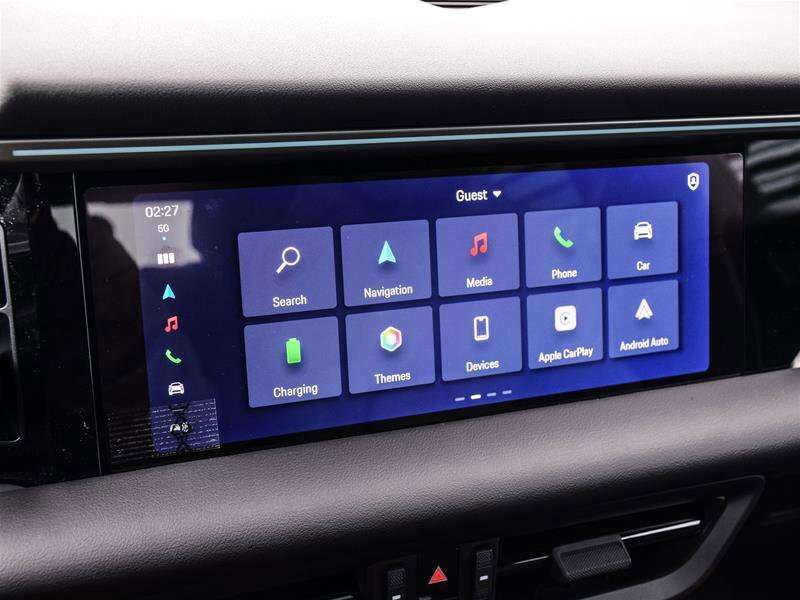 2025 Porsche Macan Electric thumb 26