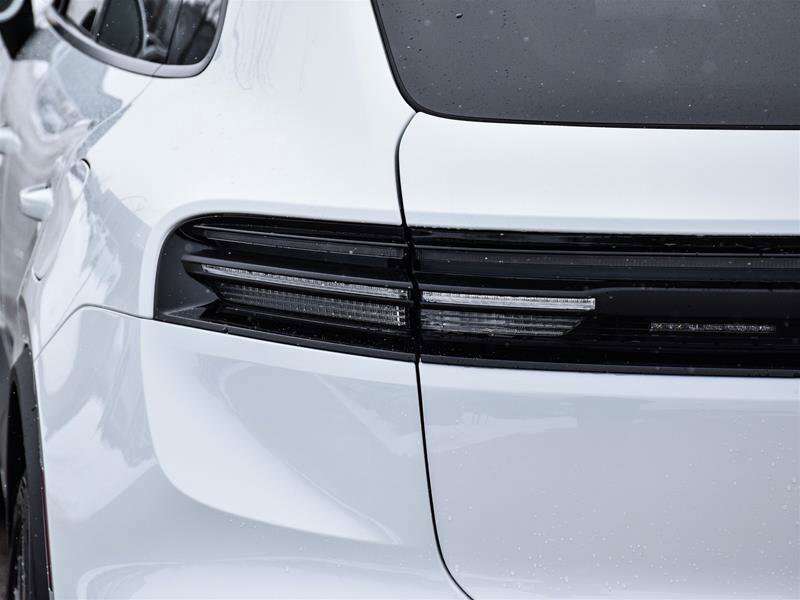 2025 Porsche Macan Electric thumb 10