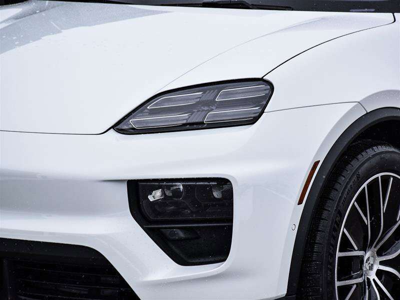 2025 Porsche Macan Electric alt 2