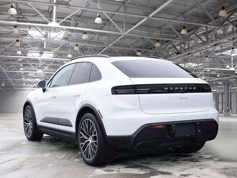 2025 Porsche Macan Electric thumb 8
