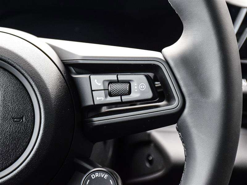 2025 Porsche Macan Electric thumb 16