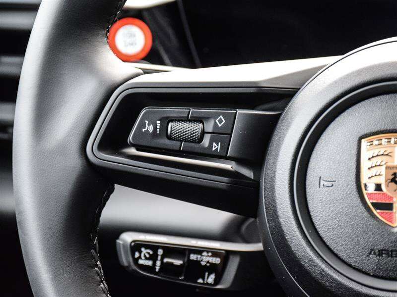 2025 Porsche Macan Electric thumb 15