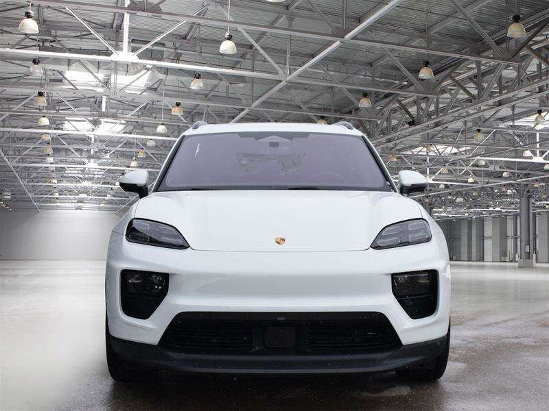 2025 Porsche Macan Electric alt 4