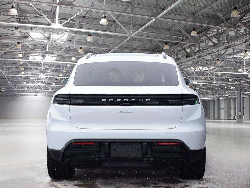 2025 Porsche Macan Electric thumb 9