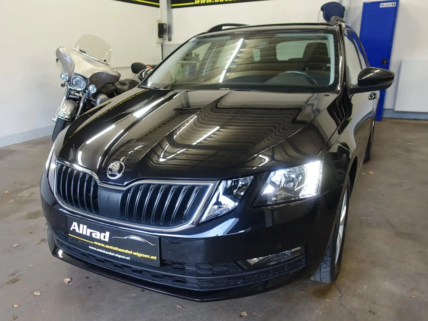 Skoda Octavia Ambition Limited 4x4 Noir - 1