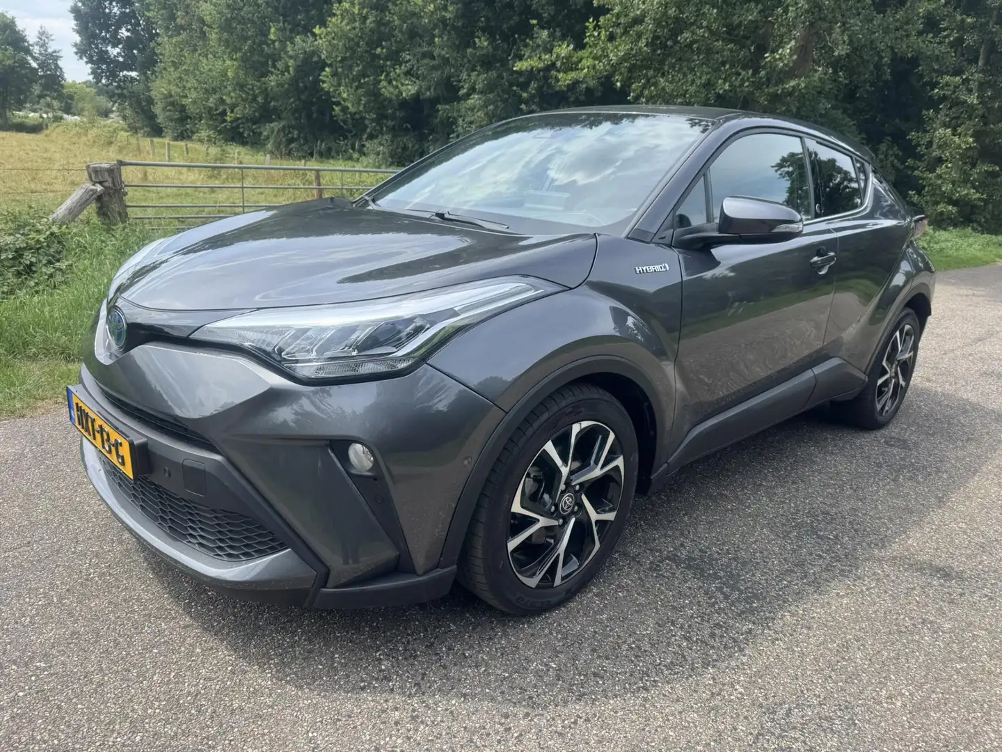 Toyota C-HR 2.0 Hybrid Dynamic Grijs - 2