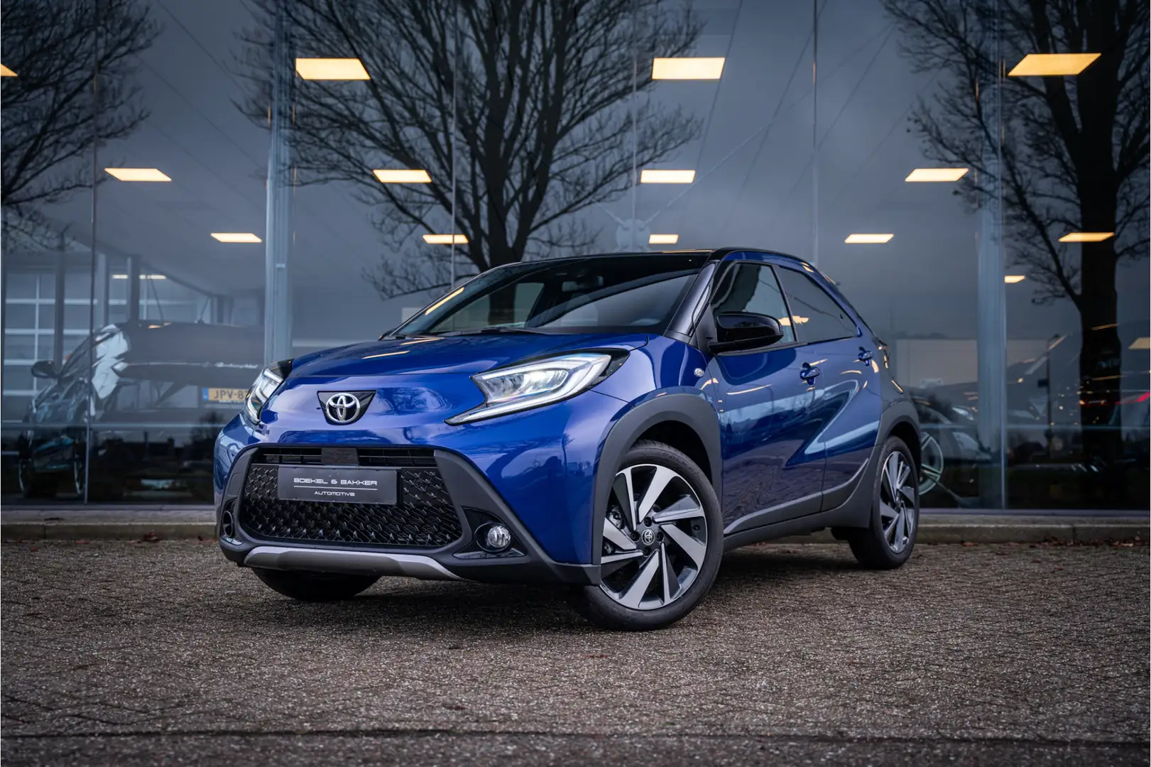 Toyota Aygo X 1.0 VVT-i MT Bi-Color ** Navigatie ** 17inch ** Grau - 1