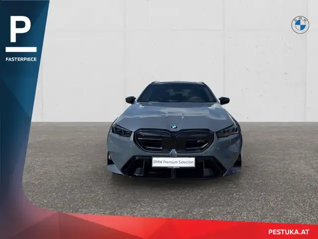 BMW M5 view 2