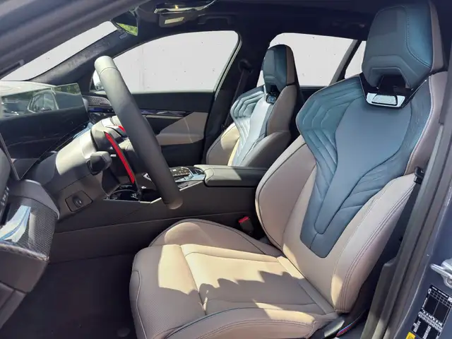 BMW M5 view 9
