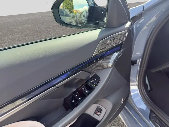 BMW M5 view 10