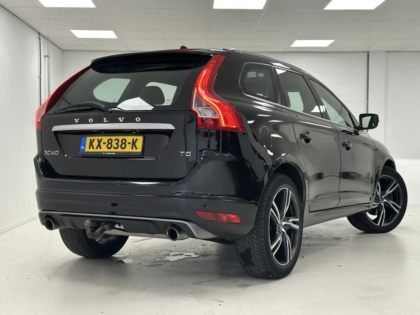 Volvo XC60 2.0 T5 FWD R-Design | Full-Option | Adaptief Cruis Zwart - 2