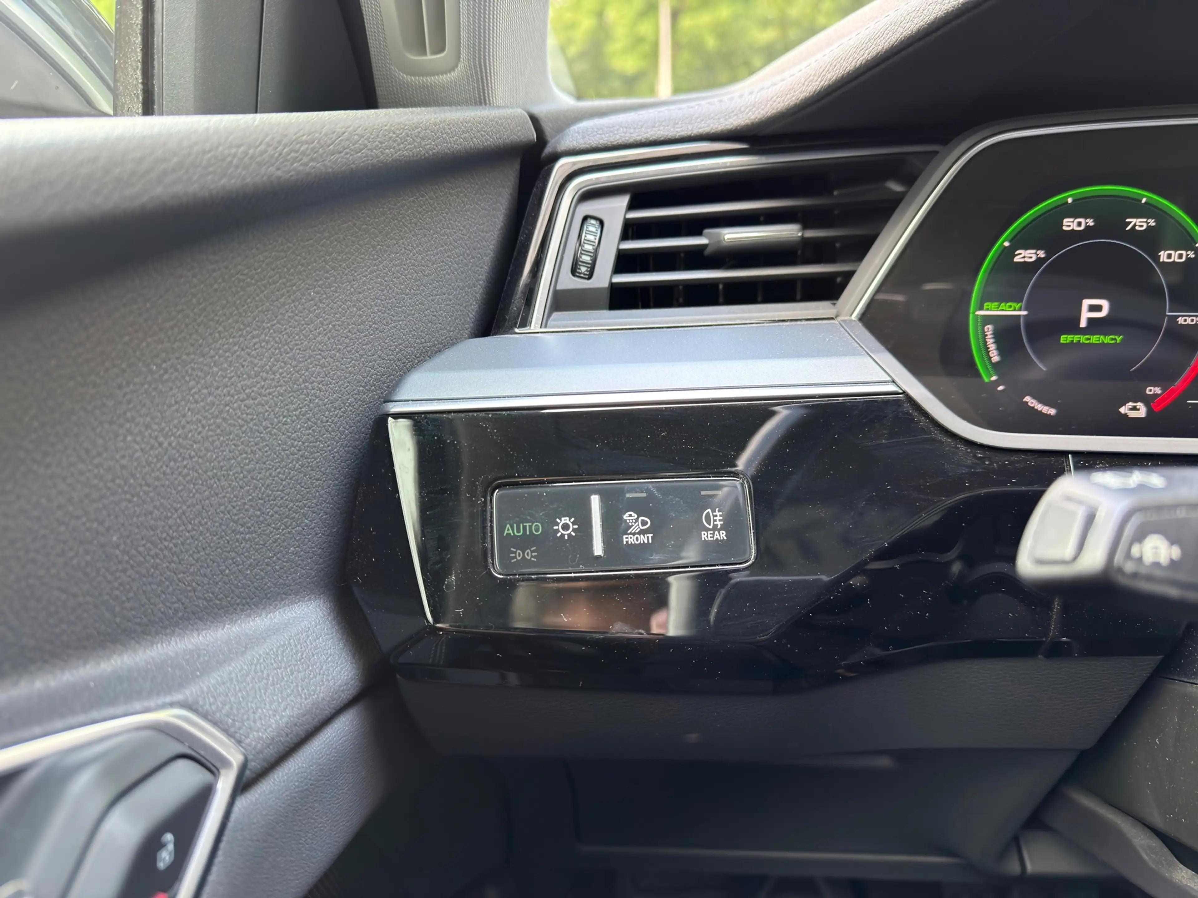 Audi e-tron E-tron 50 quattro Launch edition plus 71 kWh l Pan — photo 21