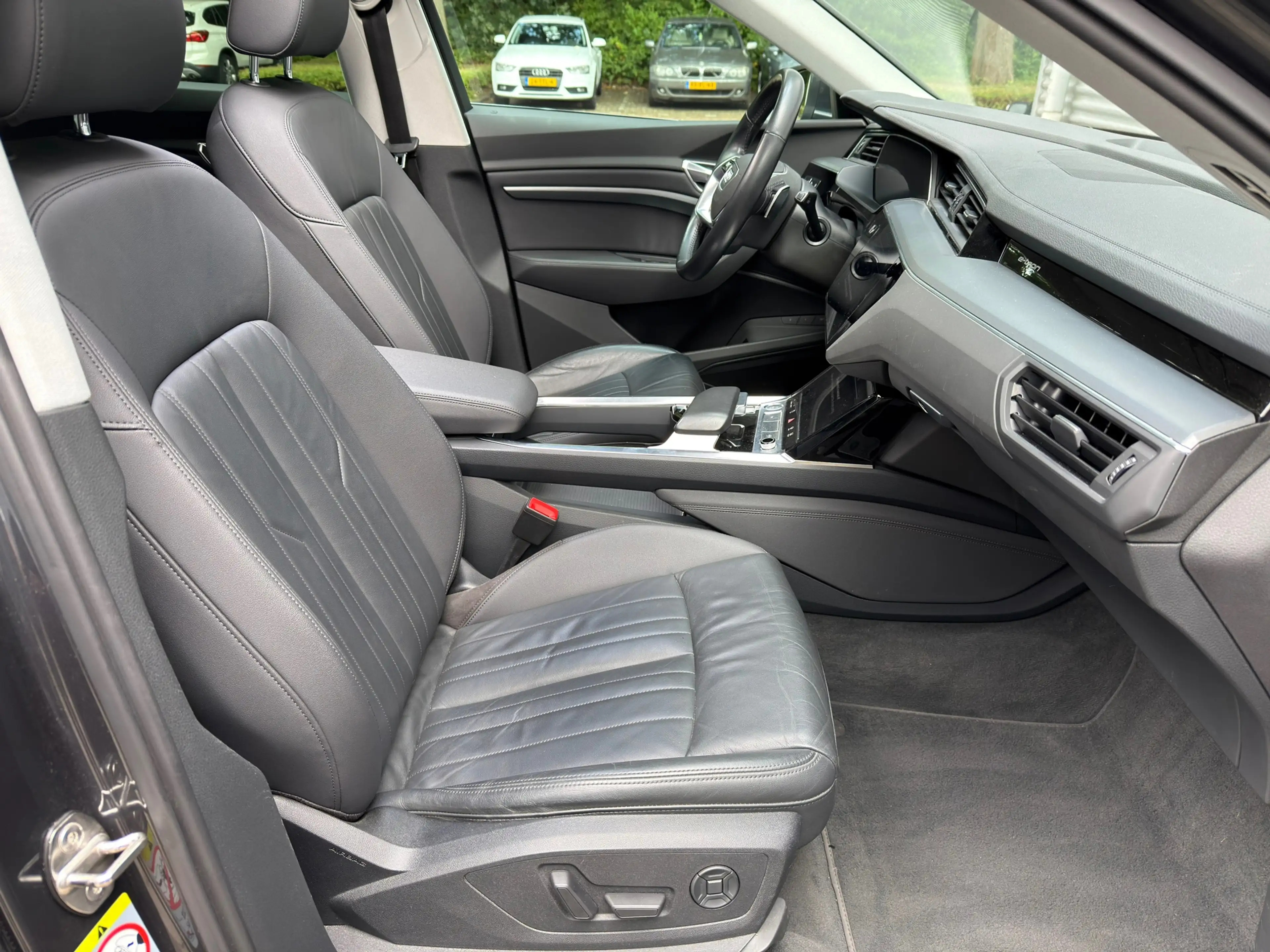 Audi e-tron E-tron 50 quattro Launch edition plus 71 kWh l Pan — photo 8