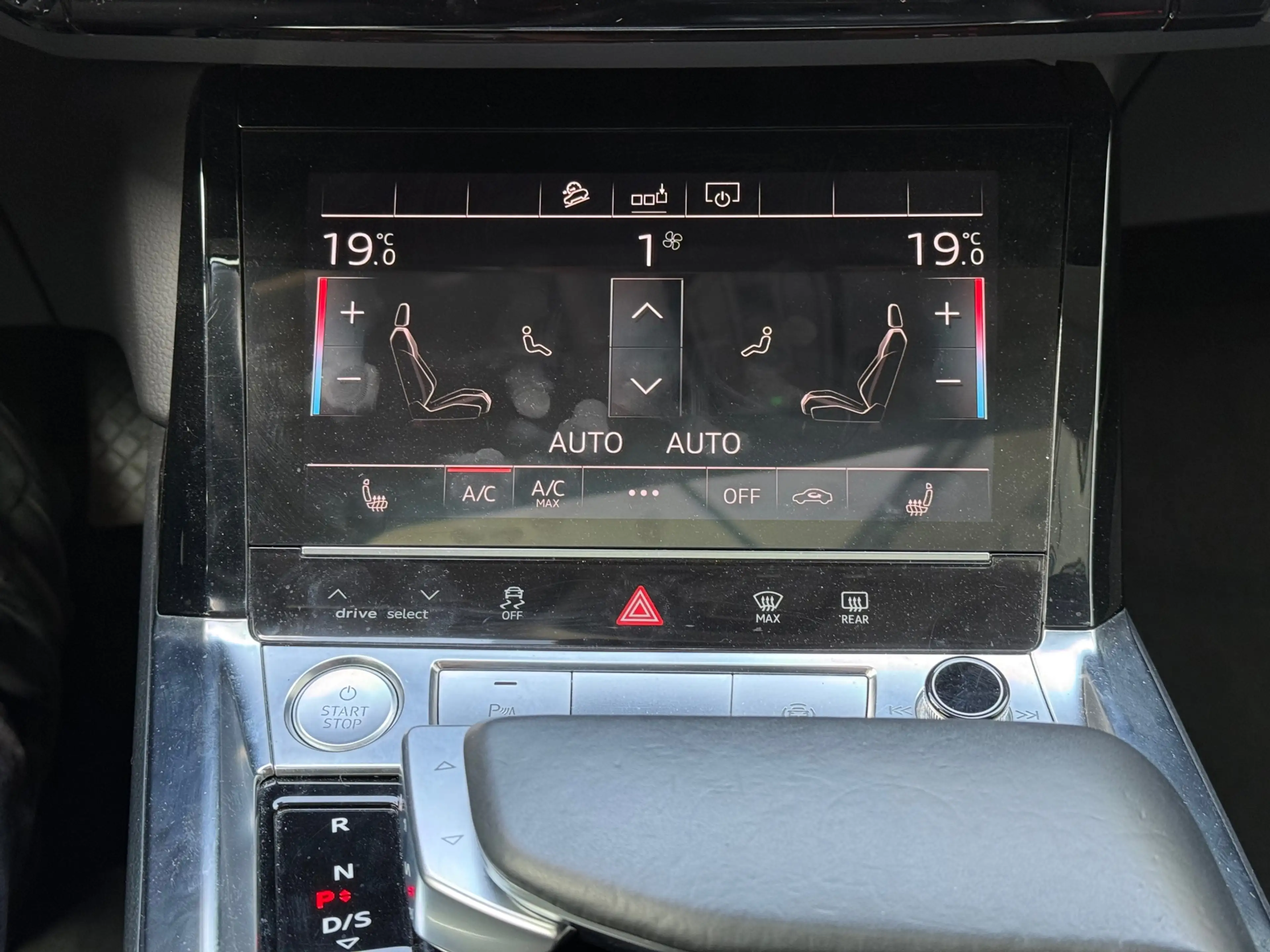 Audi e-tron E-tron 50 quattro Launch edition plus 71 kWh l Pan — photo 19