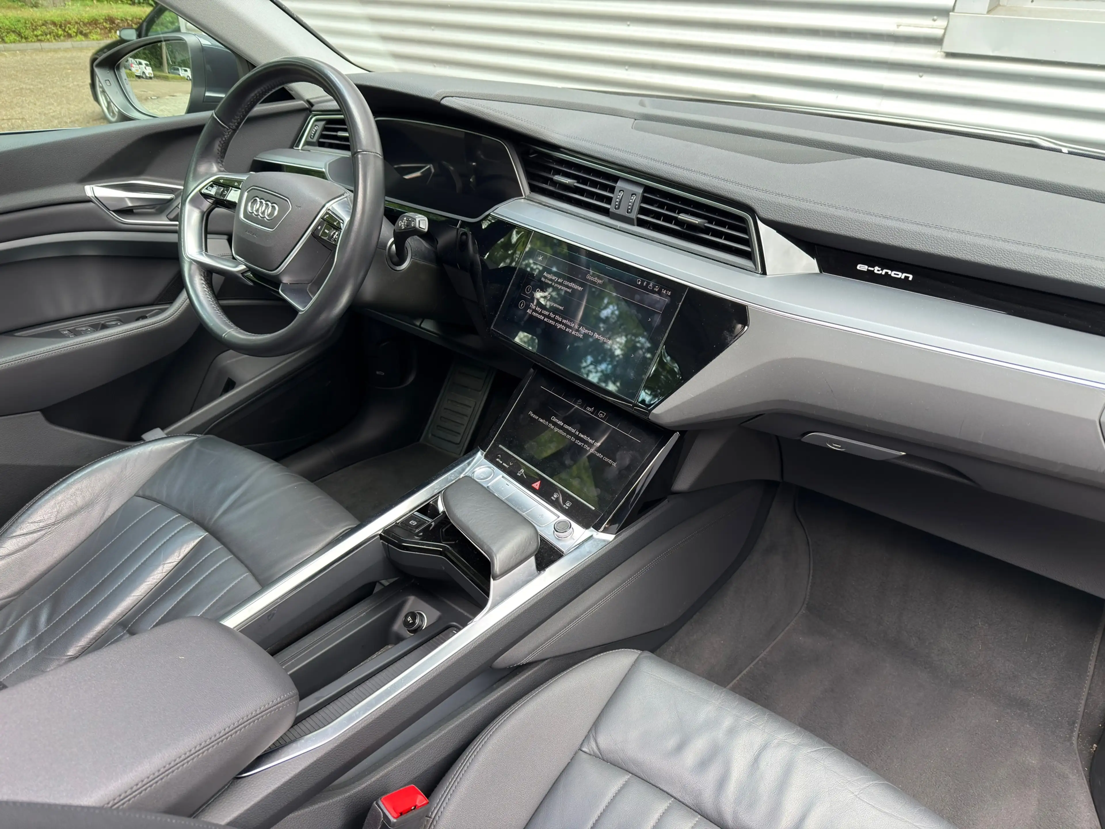 Audi e-tron E-tron 50 quattro Launch edition plus 71 kWh l Pan — photo 6