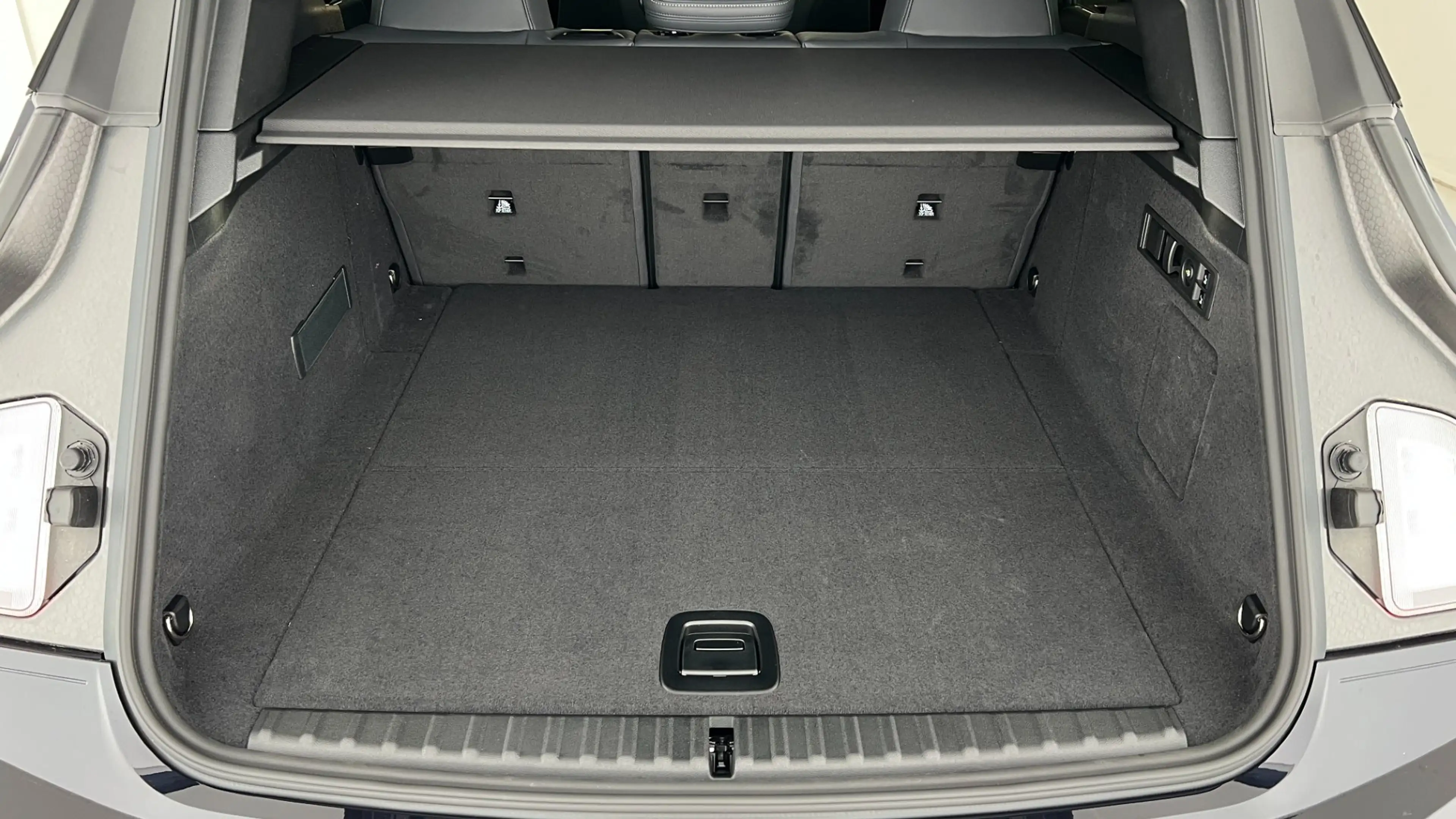 BMW iX xDrive45 — photo 8