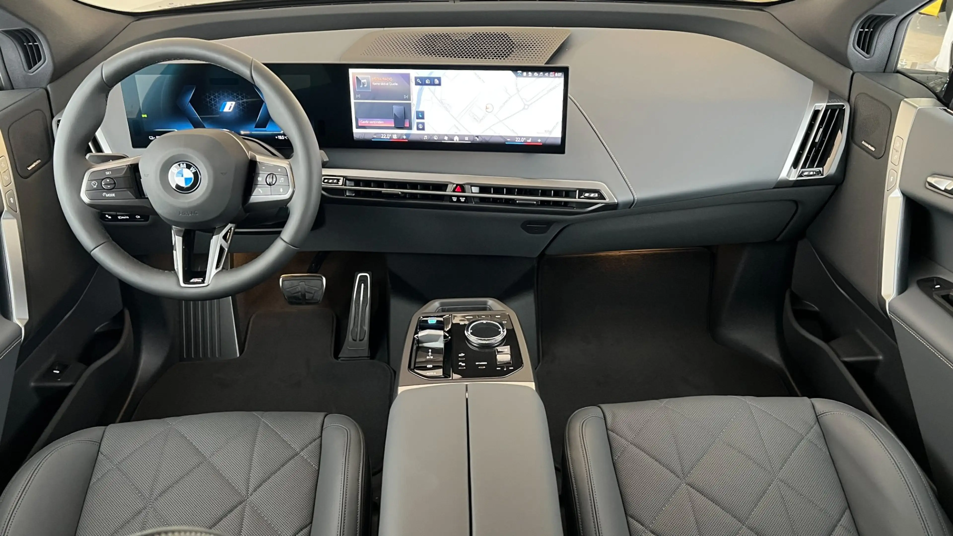 BMW iX xDrive45 — photo 10