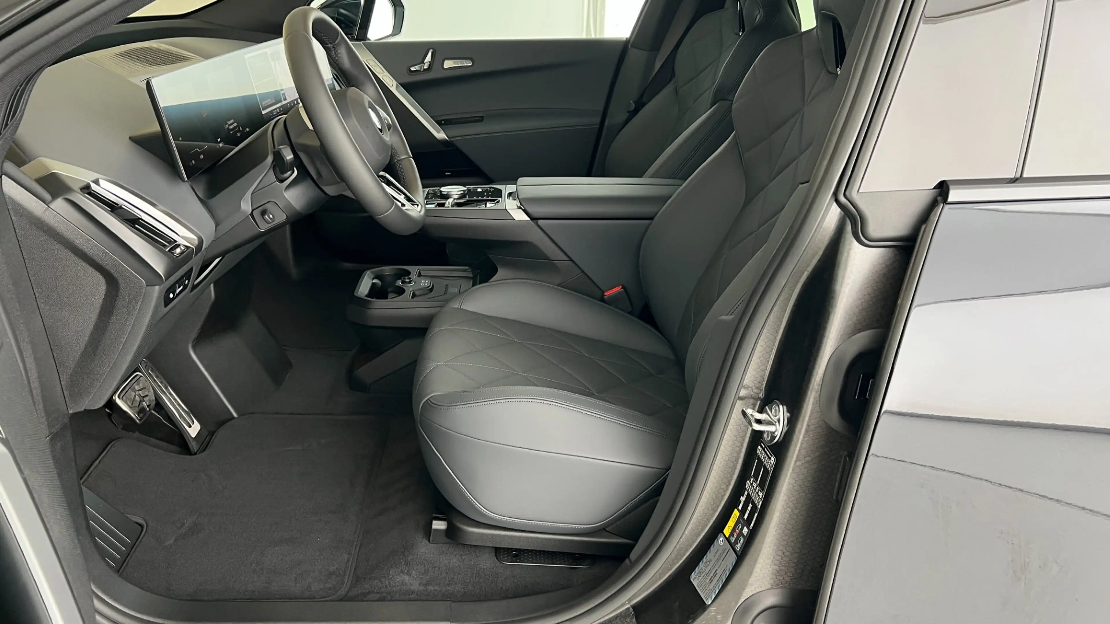 BMW iX xDrive45 — photo 13