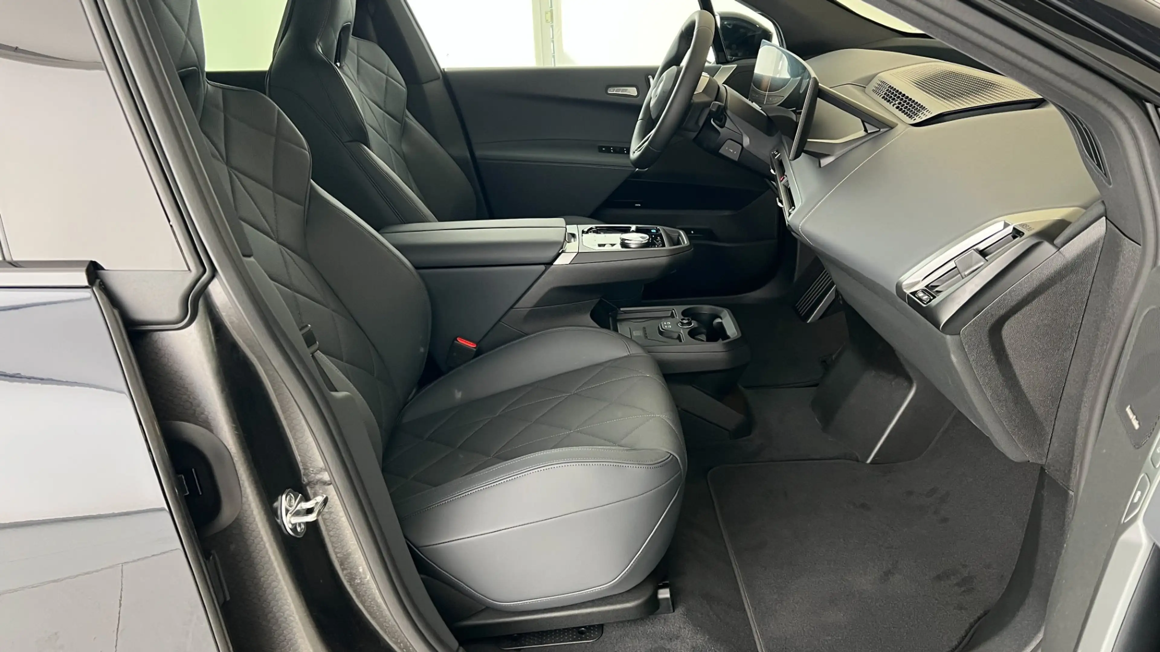 BMW iX xDrive45 — photo 5