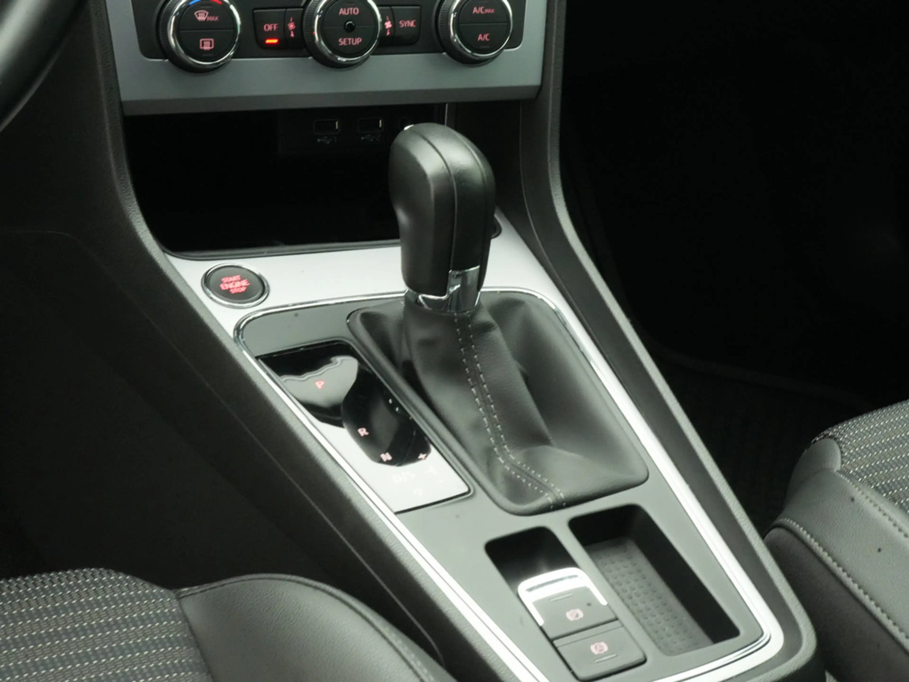 SEAT Leon ST 1.5 TGI Xcellence KEYLESS ACC PDC DSG — photo 10