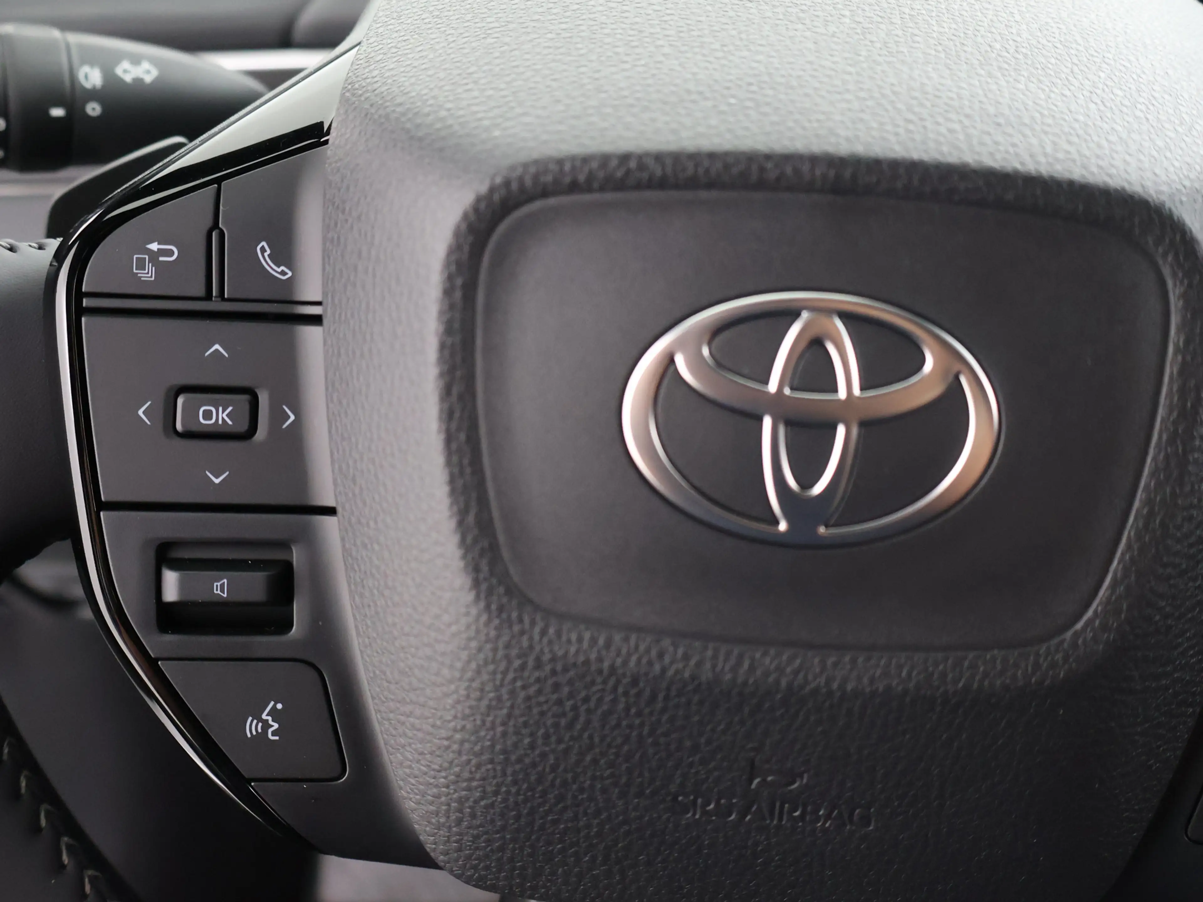 Toyota C-HR+ First Edition 77 kWh — photo 12