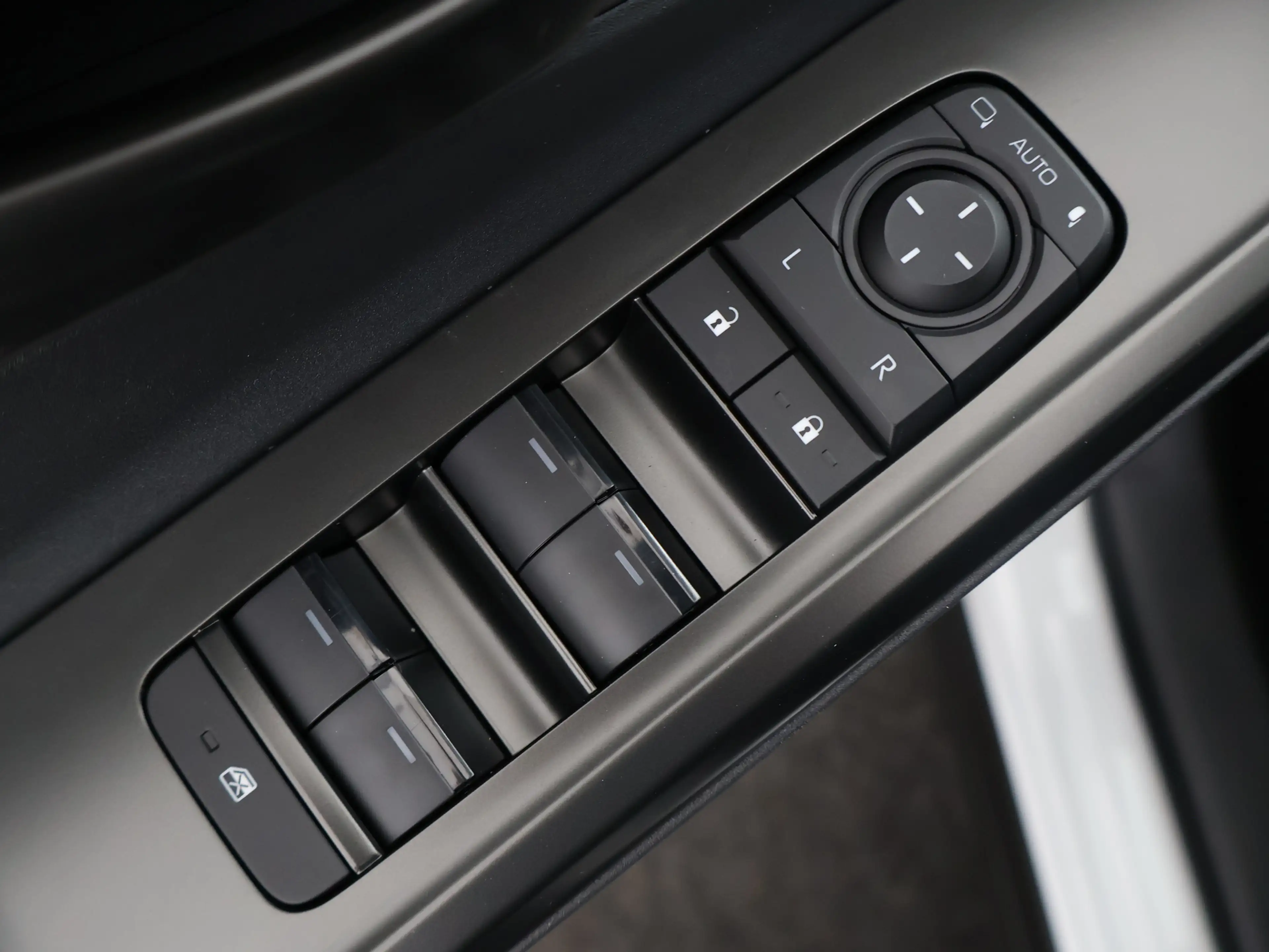 Toyota C-HR+ First Edition 77 kWh — photo 11