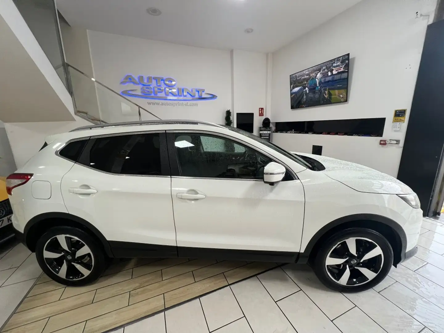 Nissan Qashqai 1.6dCi N-Connecta 4x2 Weiß - 2