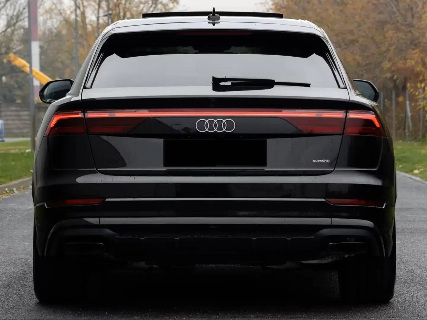 Audi Q8 Q8 60 TFSI e PHEV quattro Schwarz - 2