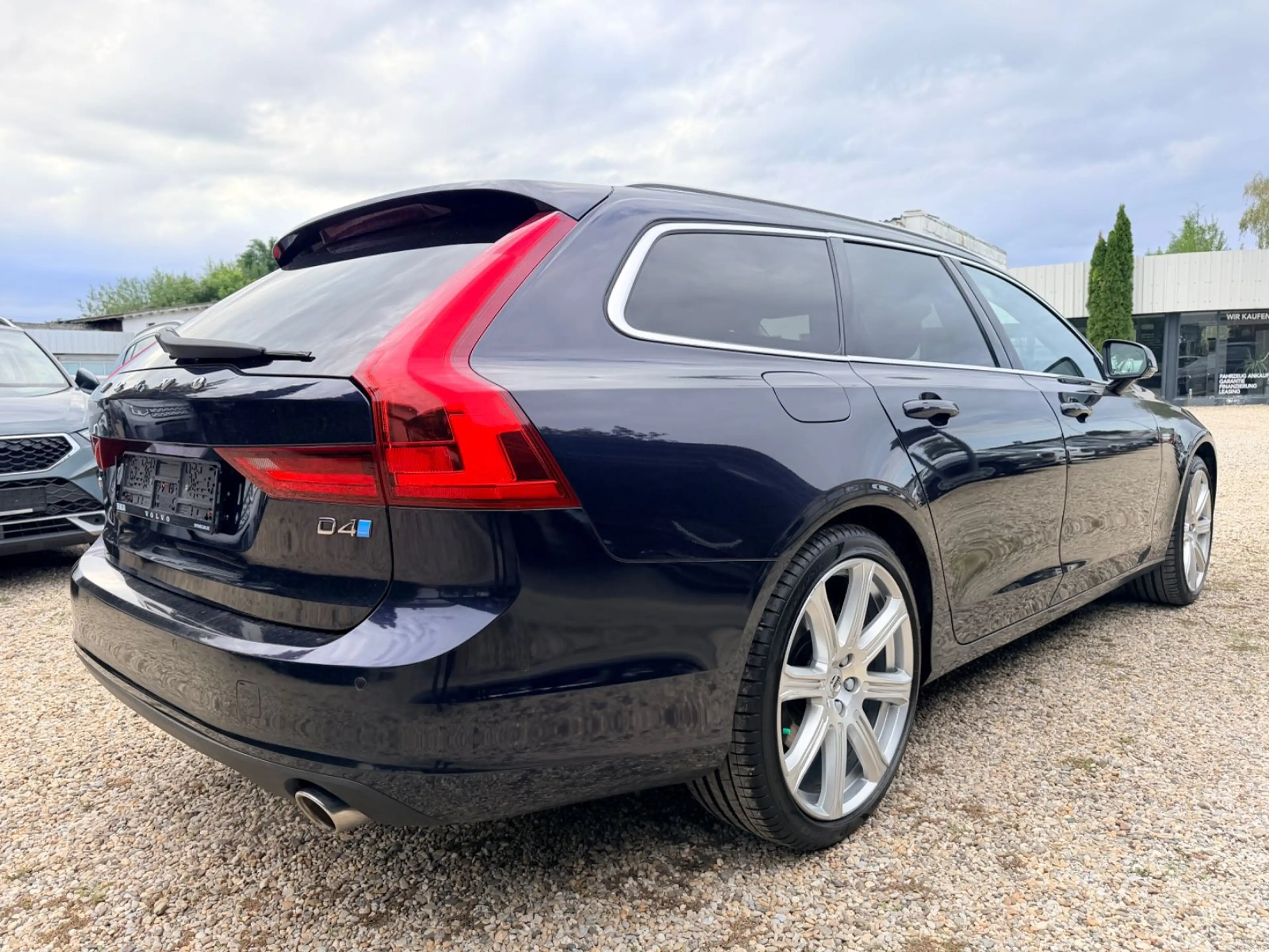 Volvo V90 Kombi Momentum AUTOMATIK*LED*NAVI*LEDER — photo 9
