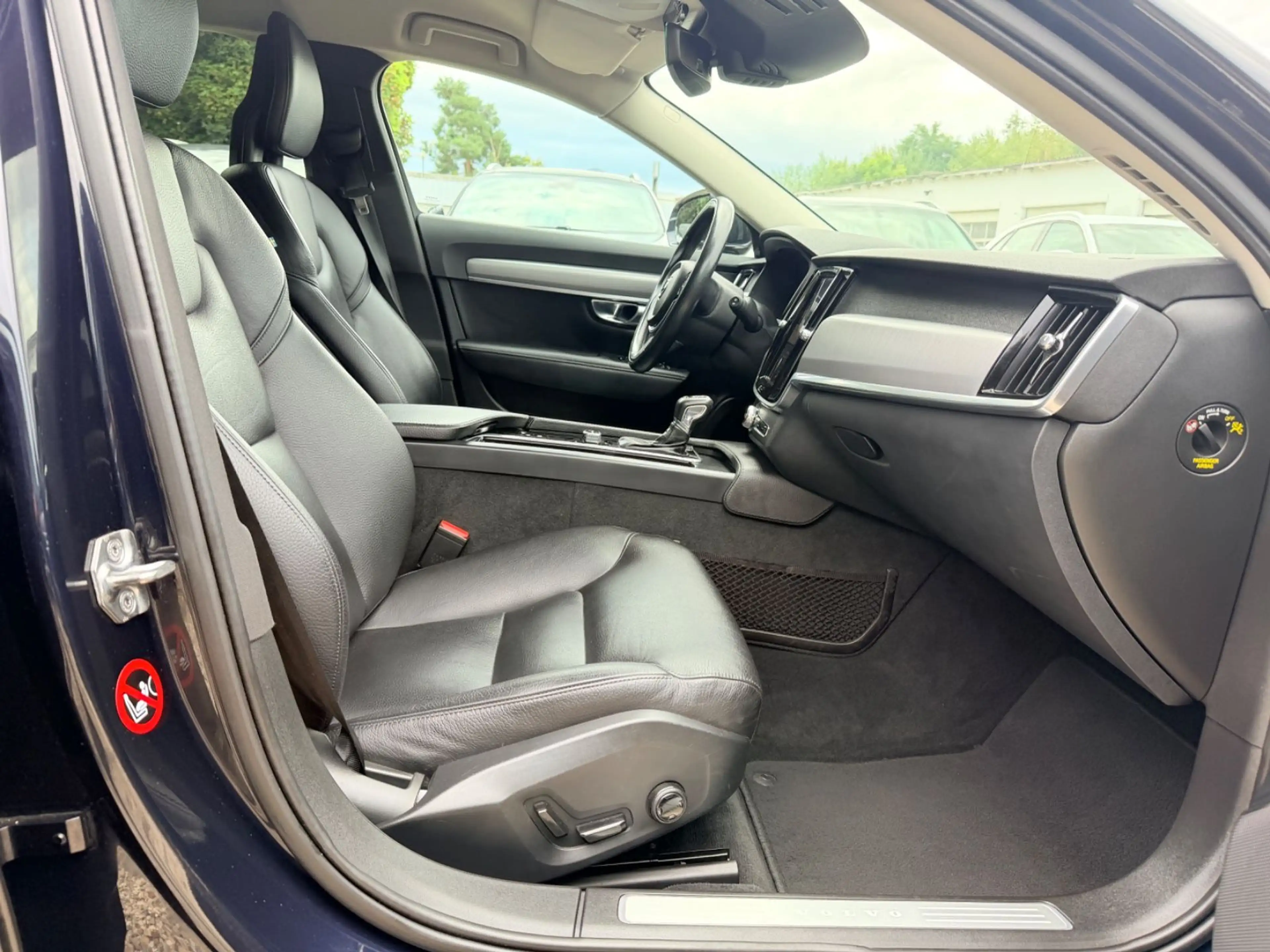 Volvo V90 Kombi Momentum AUTOMATIK*LED*NAVI*LEDER — photo 13