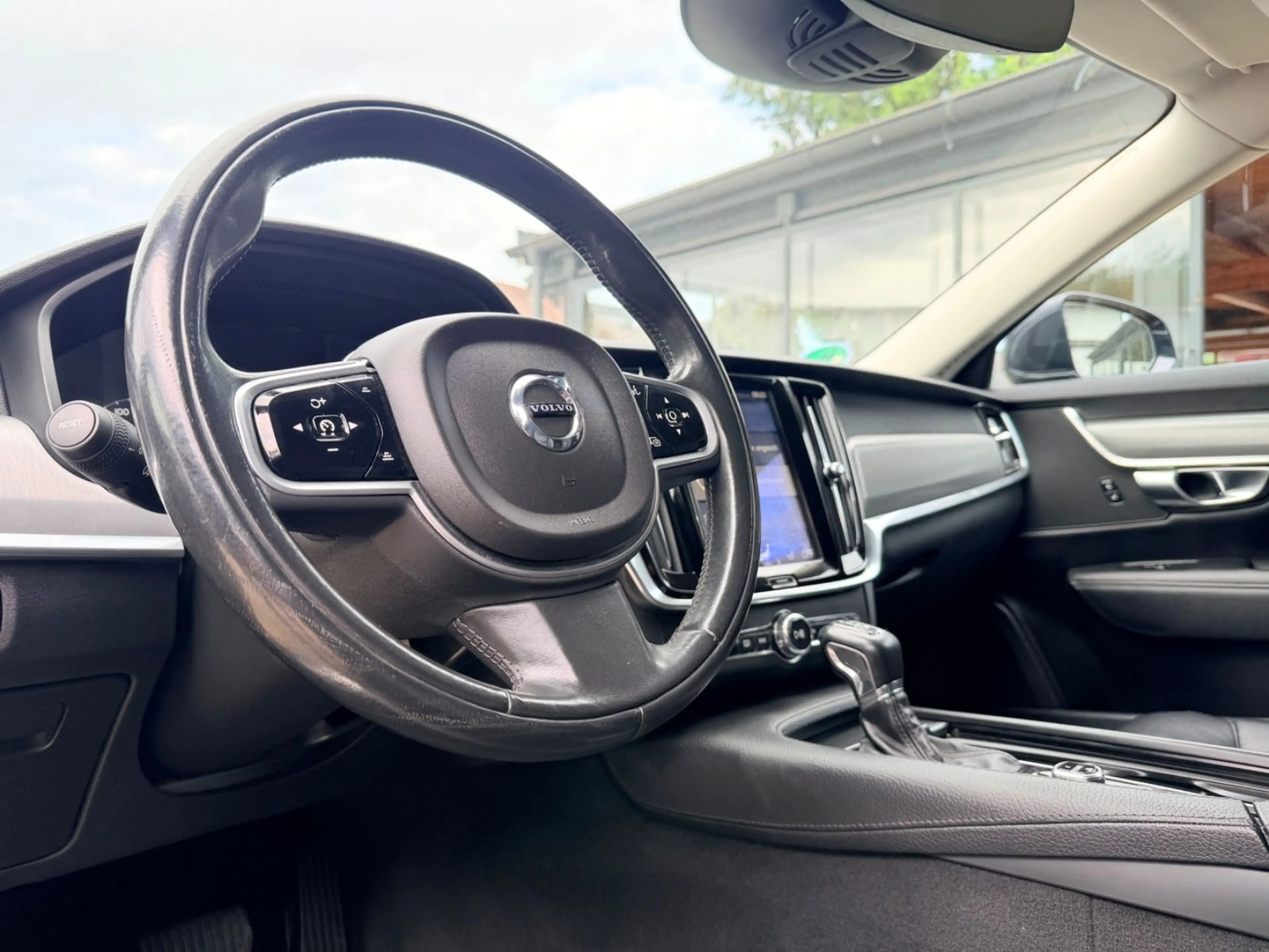 Volvo V90 Kombi Momentum AUTOMATIK*LED*NAVI*LEDER — photo 19