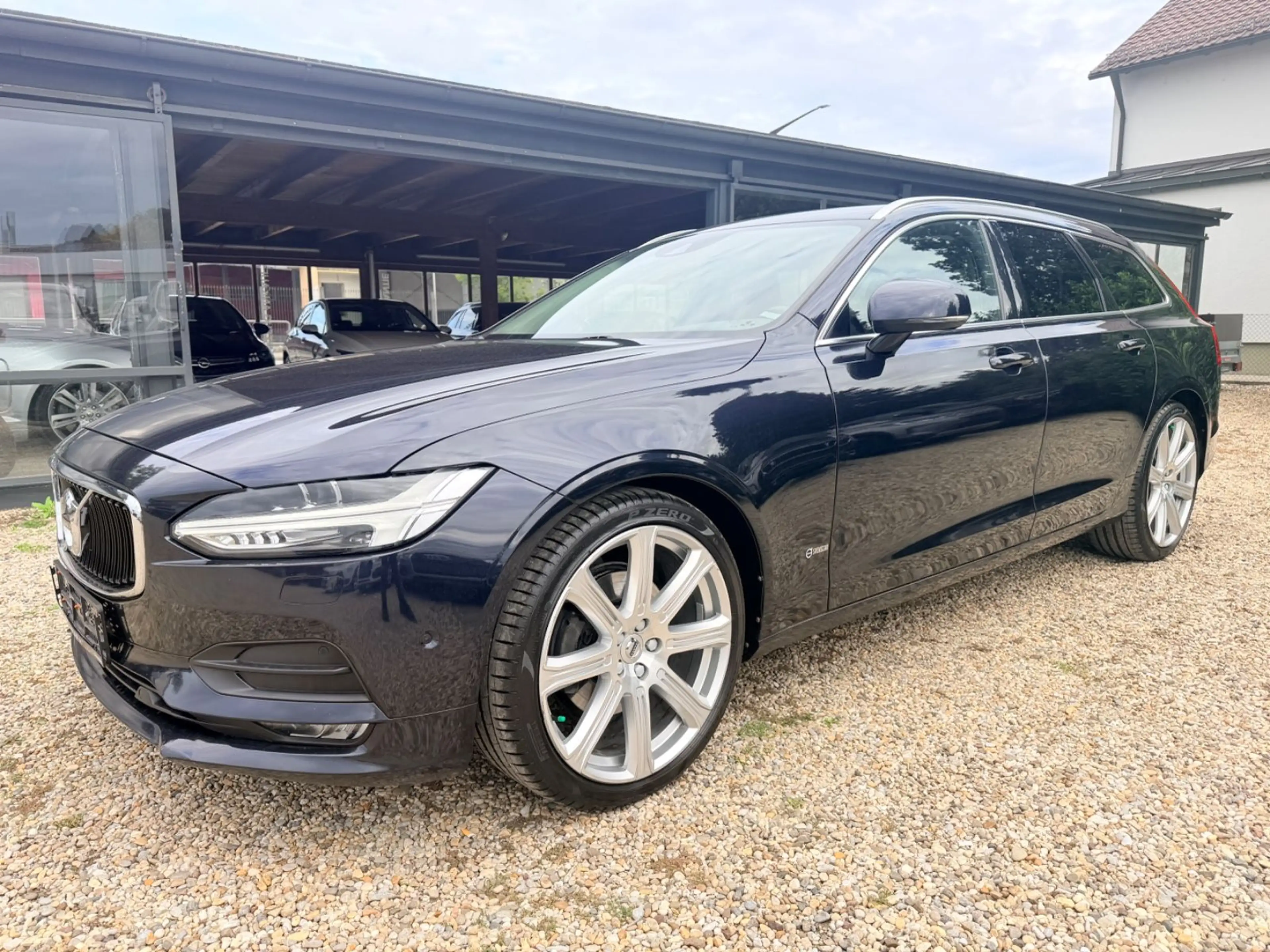 Volvo V90 Kombi Momentum AUTOMATIK*LED*NAVI*LEDER — photo 3