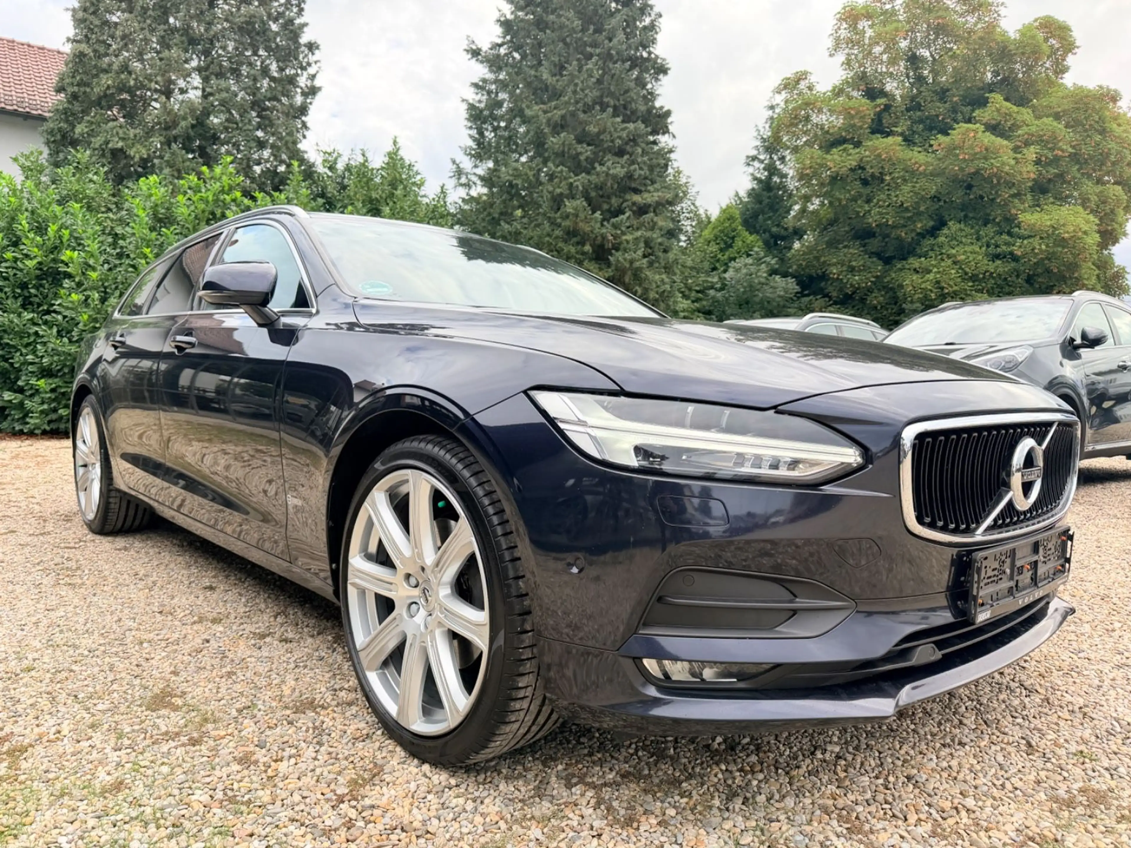 Volvo V90 Kombi Momentum AUTOMATIK*LED*NAVI*LEDER — photo 4