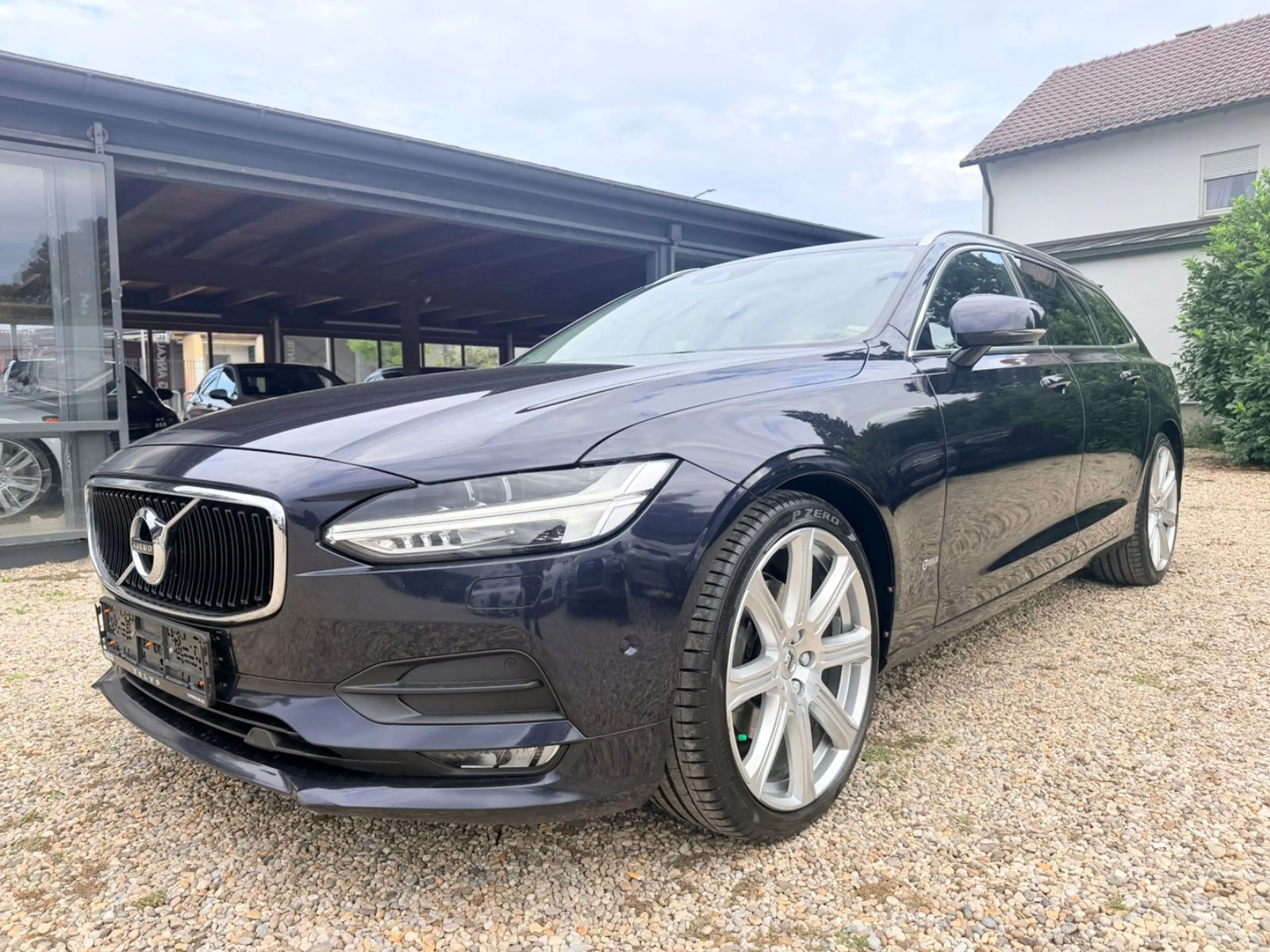 Volvo V90 Kombi Momentum AUTOMATIK*LED*NAVI*LEDER — photo 2