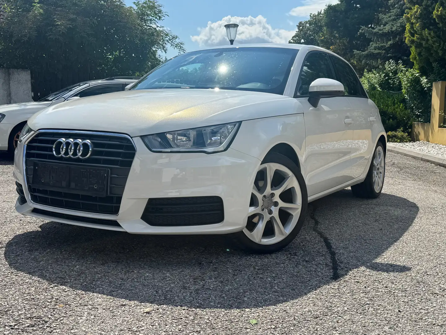 Audi A1 1,0 TSFI Weiß - 1