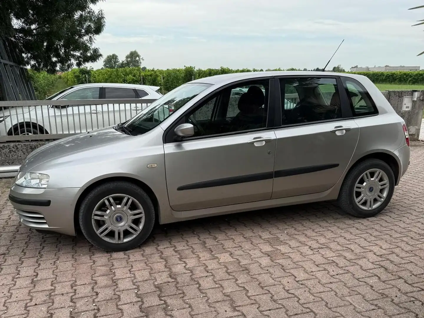Fiat Stilo Stilo 2001 5p 1.9 jtd Dynamic Silber - 1