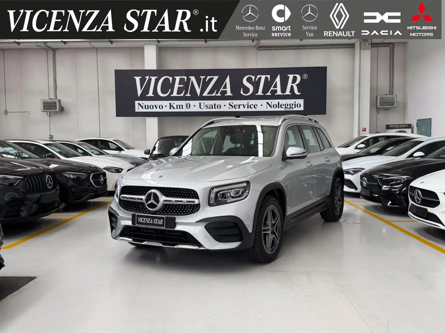 Mercedes-Benz GLB 180 d PREMIUM AMG Stříbrná - 1