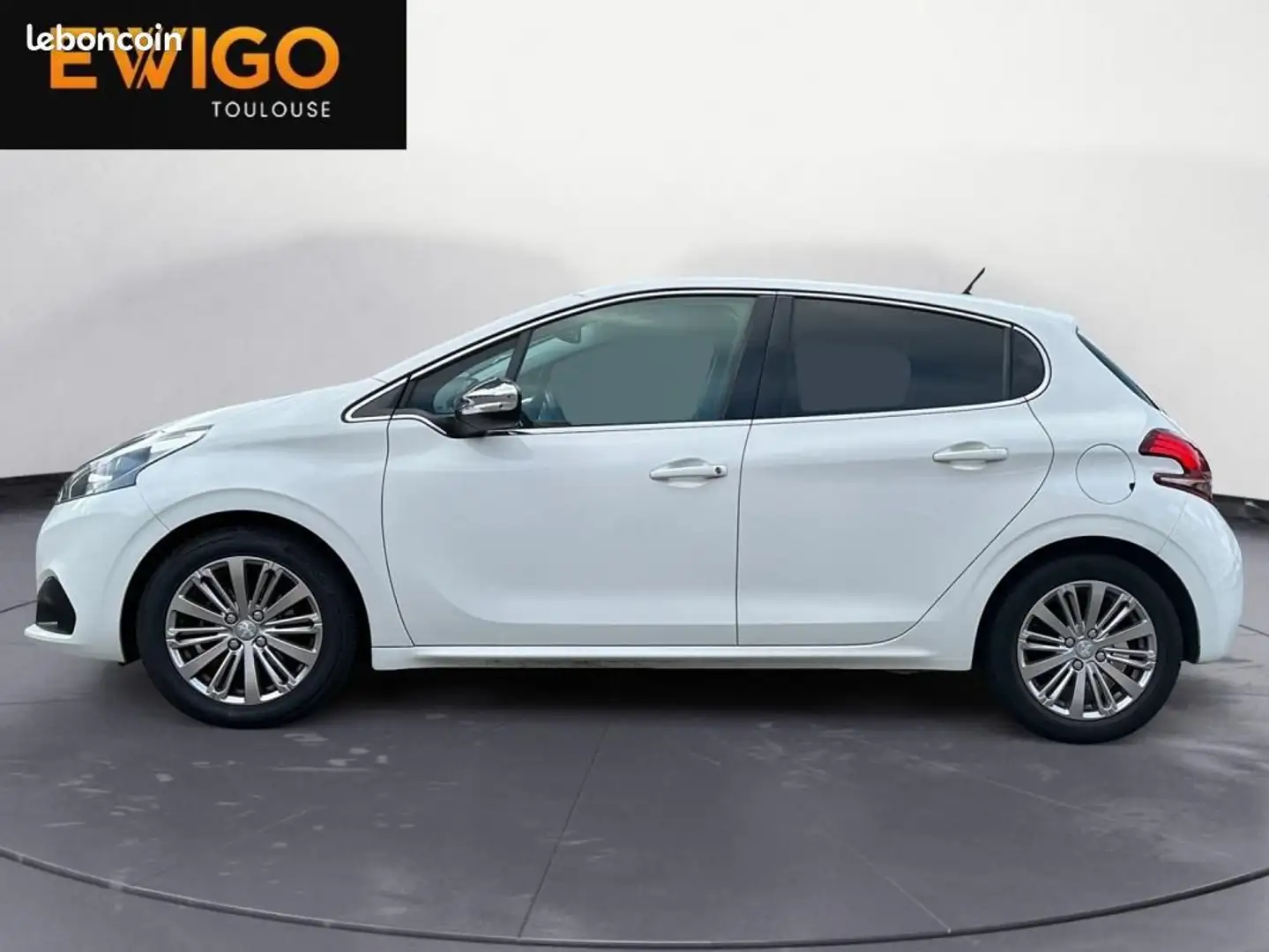 Peugeot 208 GENERATION-I 1.2 PURETECH 80 ALLURE Weiß - 2