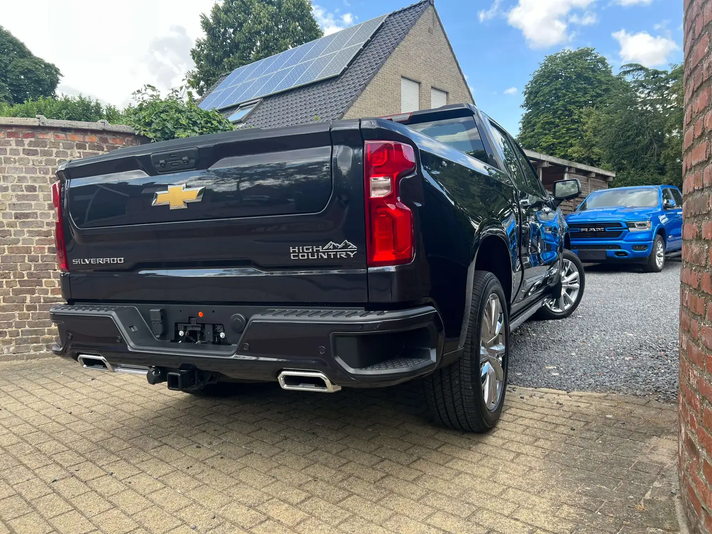 Chevrolet Silverado Model 2025 High Country 6.2 V8 € 72.900,- excl Grau - 2
