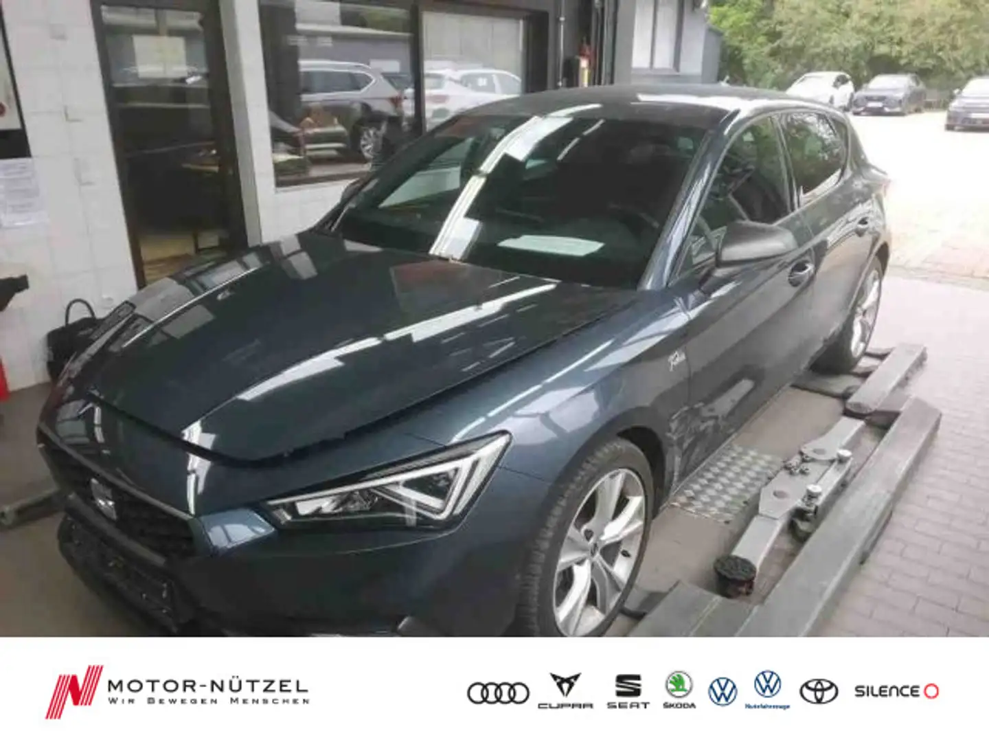 SEAT Leon 1.5 eTSI DSG FR LED+NAV+APP+ACC+SHZ+RFK+GRA Grau - 1
