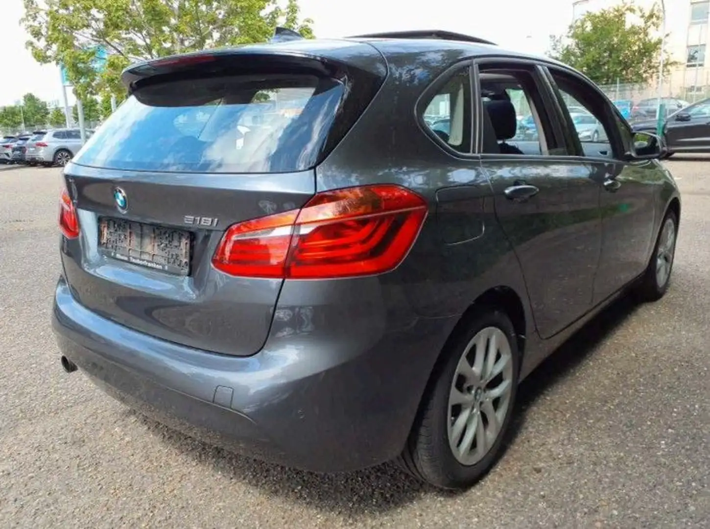 BMW 218 Baureihe 2 Active Tourer 218 i Grau - 2