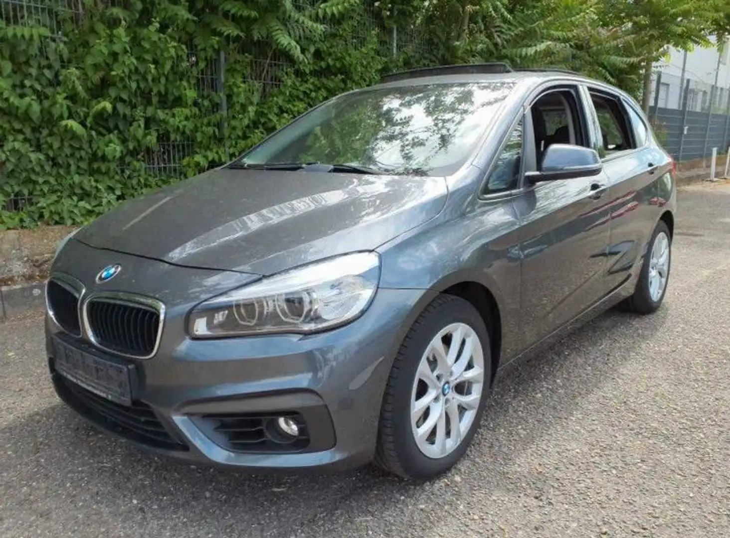 BMW 218 Baureihe 2 Active Tourer 218 i Grau - 1
