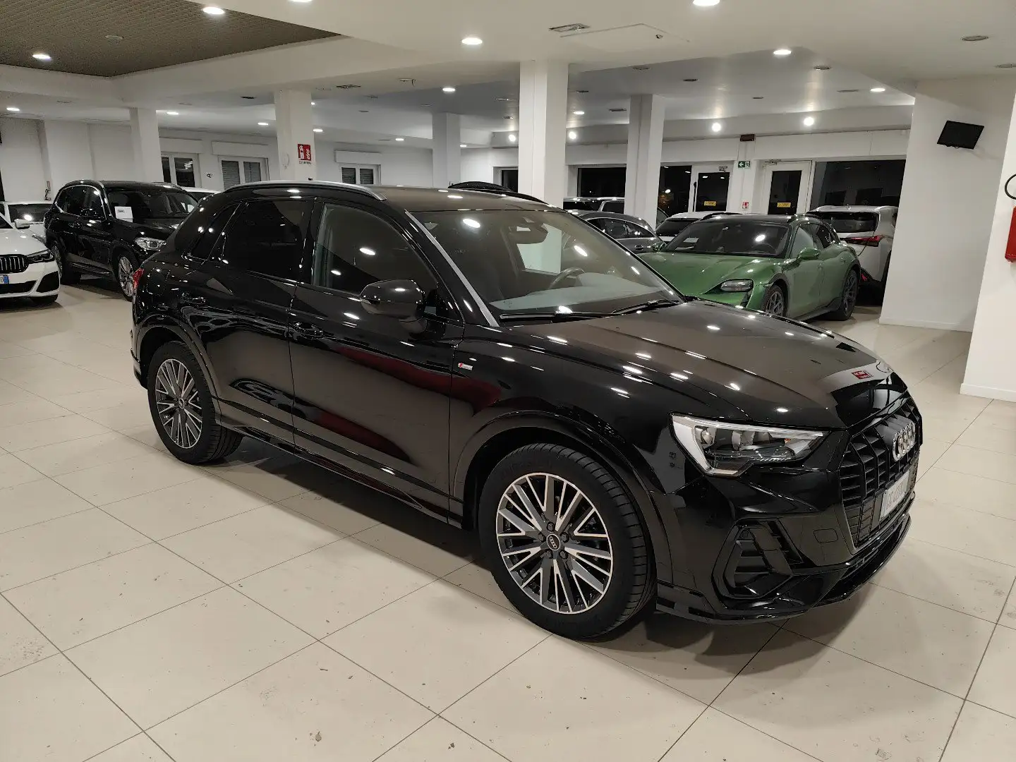 Audi Q3 35 TFSI 150cv S line S tronic Adap. Cruise LED 19" Schwarz - 2